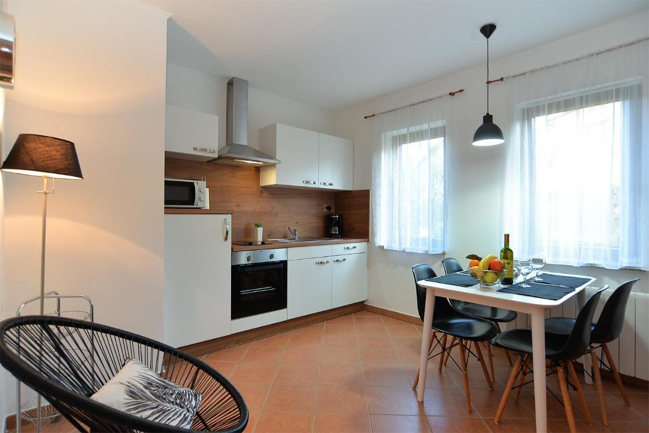 Apartments Marija 1089 Porec Exterior photo